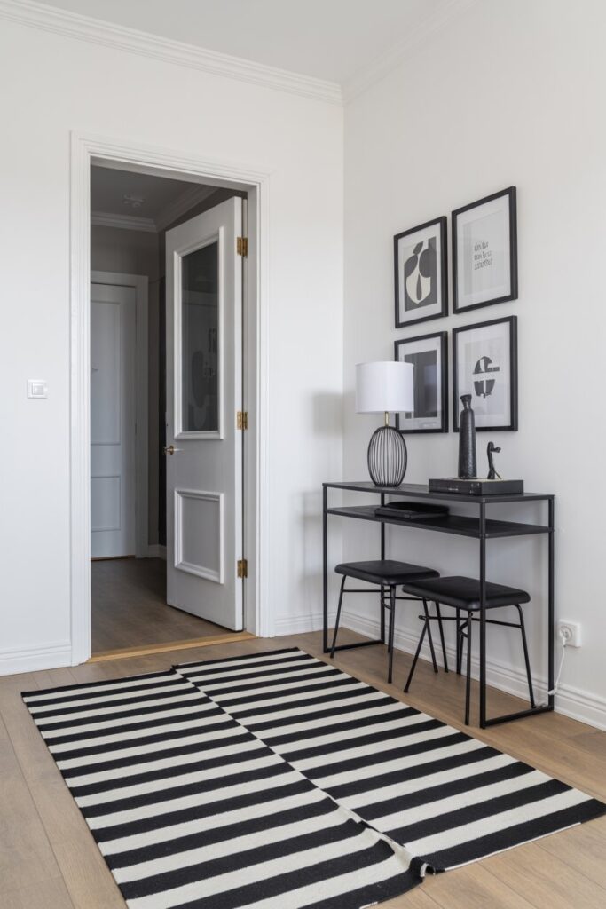 Graphic Black and White