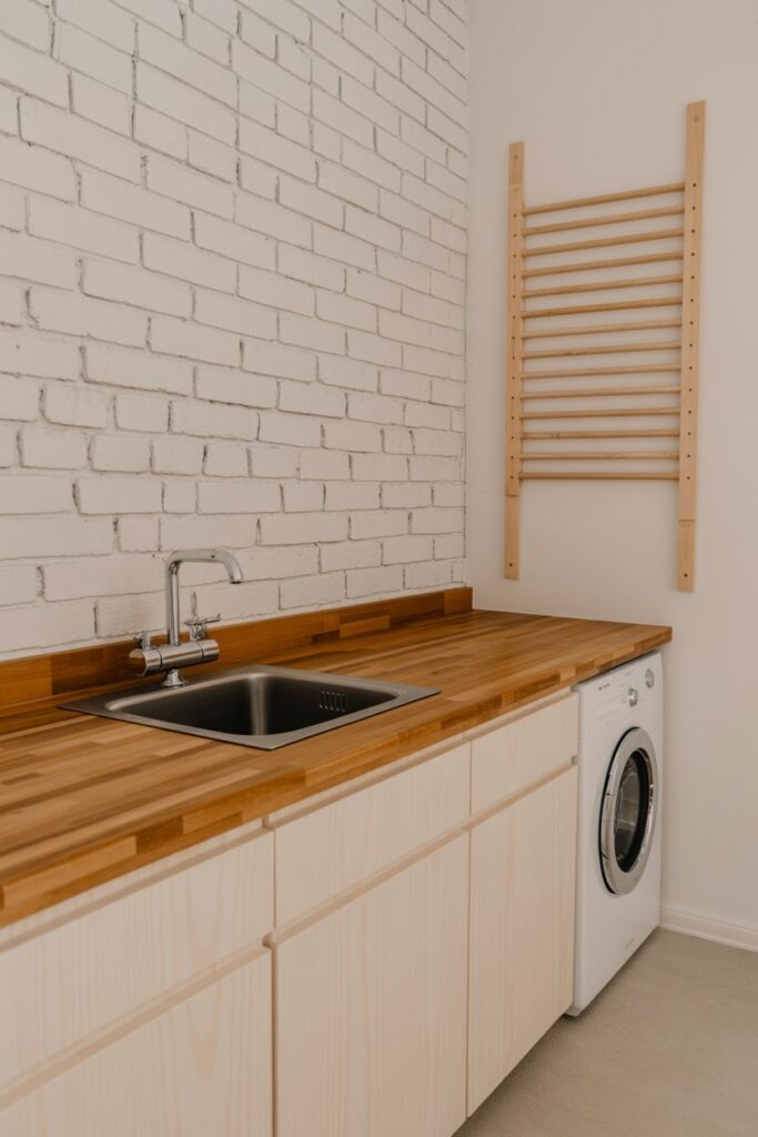 Natural Materials Warm it Up with Wood